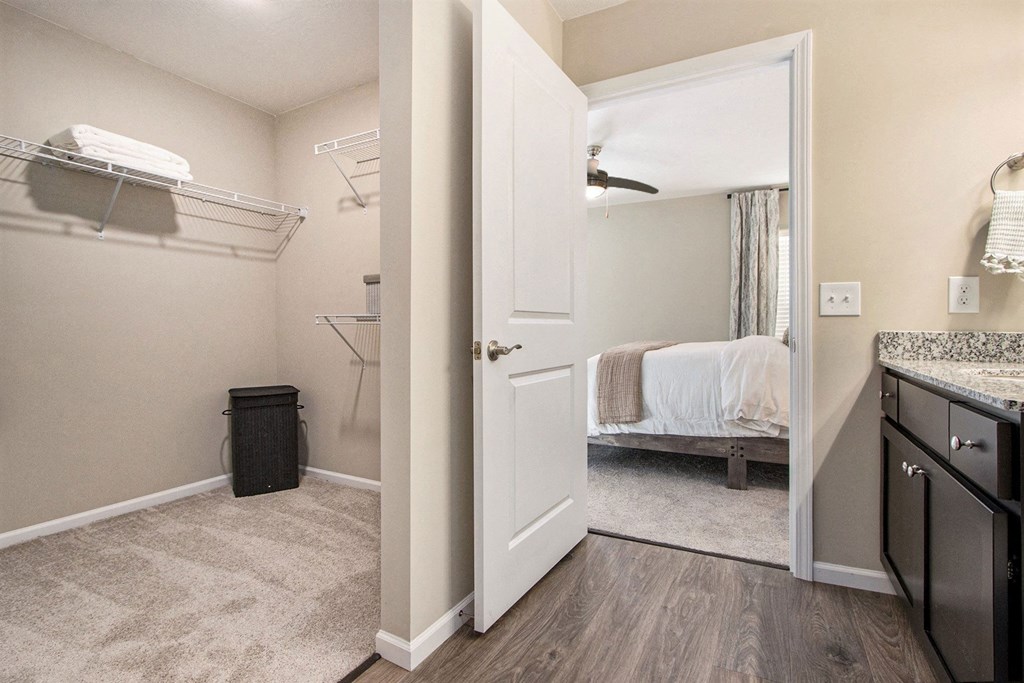 Kannapolis North Carolina Apartment Rentals Redwood Living Redwood Kannapolis Davidson Walk-In Closet