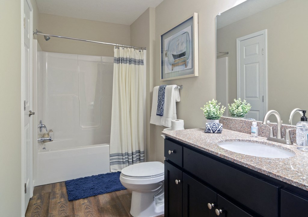 Mansfield OH Apartment Rentals Redwood Mansfield Gallery Bathroom