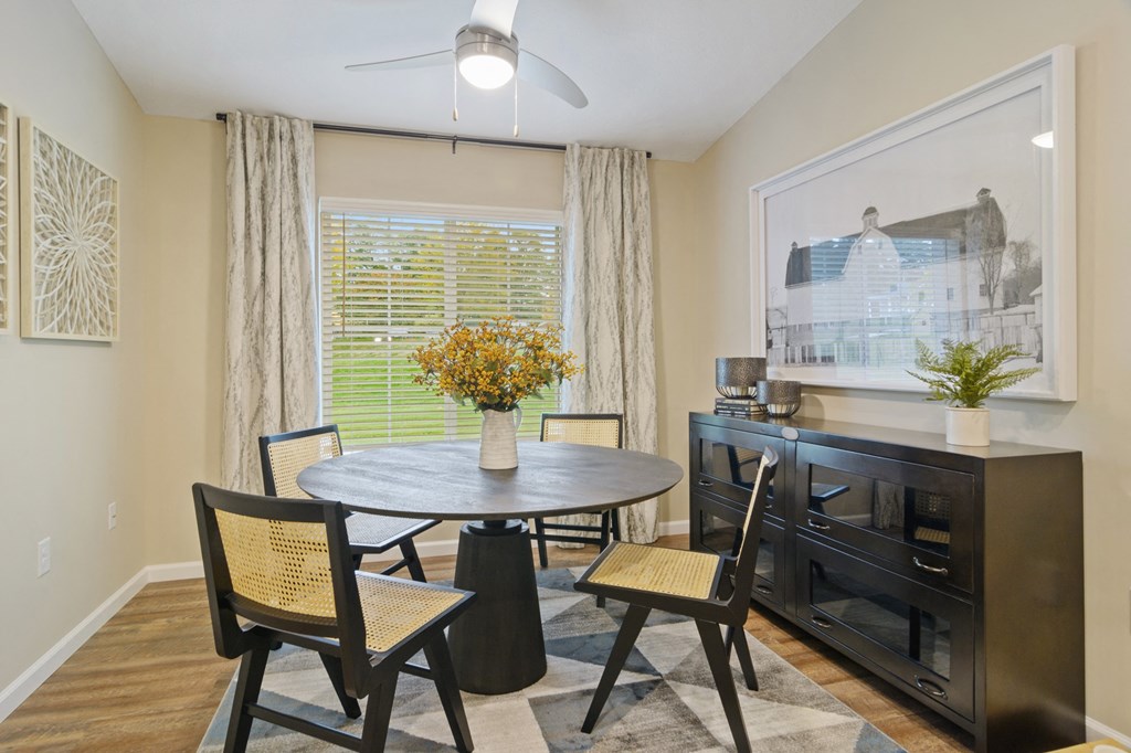 Mansfield OH Apartment Rentals Redwood Mansfield Gallery Dining