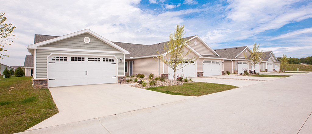 Marysville OH Apartment Rentals Redwood Marysville Milford Avenue Garages