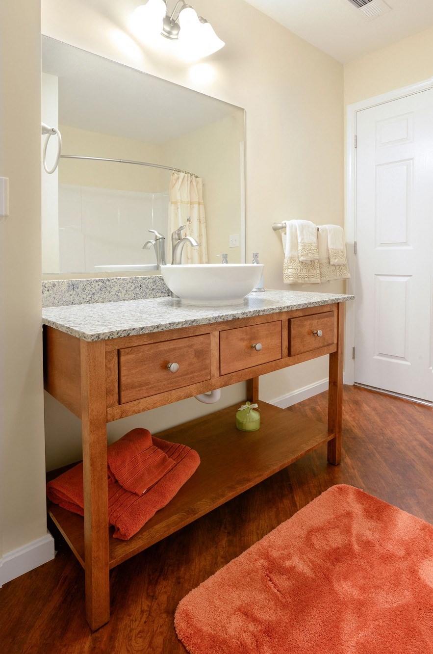 Noblesville IN Apartment Rentals Redwood Noblesville Harewood Drive Bathroom