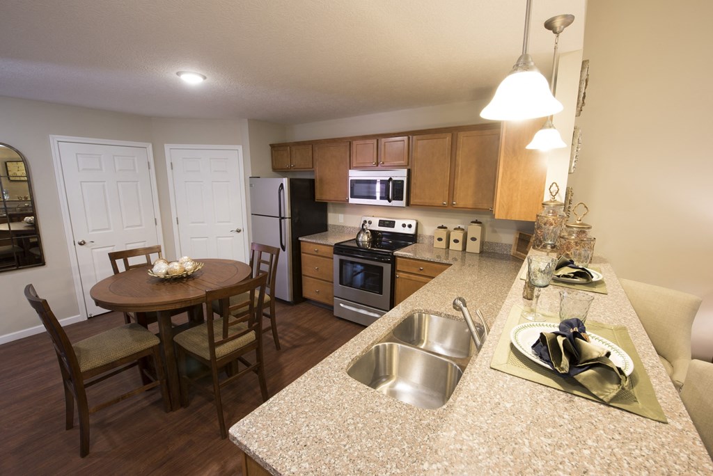 Noblesville IN Apartment Rentals Redwood Noblesville Harewood Drive Main Kitchen