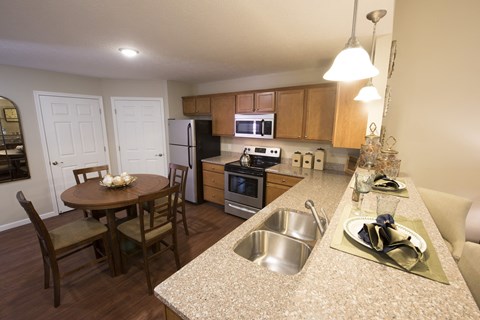 Noblesville IN Apartment Rentals Redwood Noblesville Harewood Drive Main Kitchen
