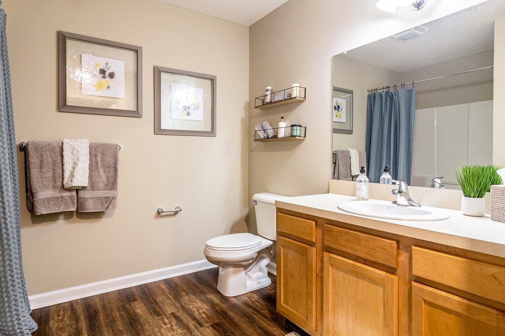 Perrysburg OH Apartment Rentals Redwood Perrysburg Fort Meigs Road Bathroom