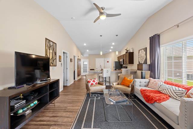 2-bedroom apartment at Redwood Reynoldsburg Apartments in Reynoldsburg, OH