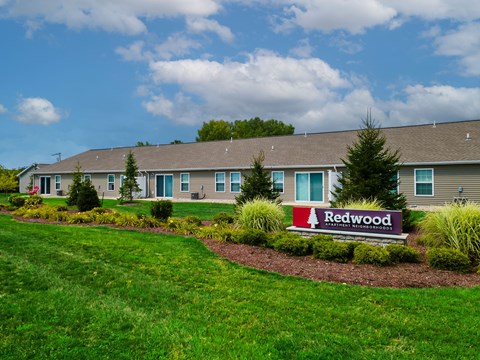 A sign in front of a building that says Redwood.