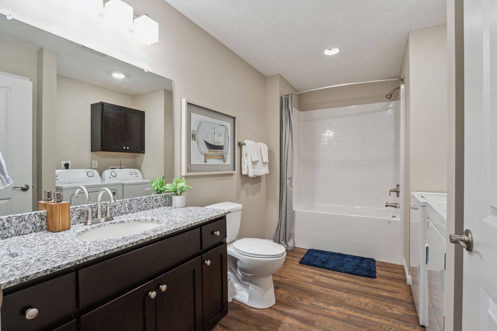 Sandusky Ohio Apartment Rentals Redwood Living Redwood Sandusky Bathroom