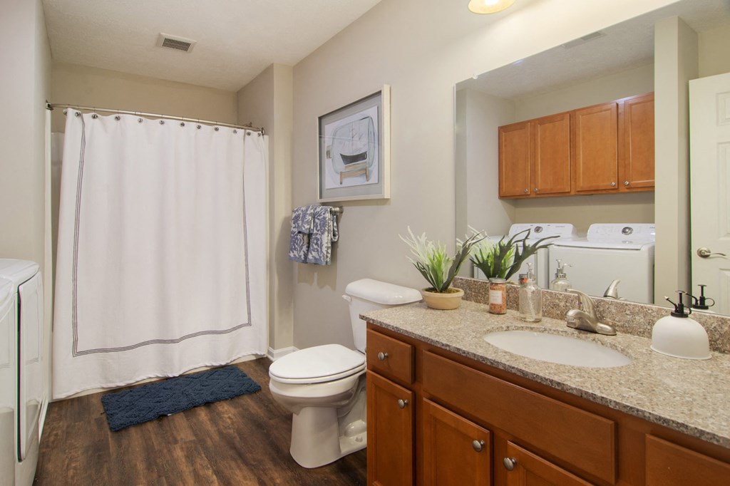 Shelby Township MI Apartment Rentals Redwood Shelby Township Bathroom