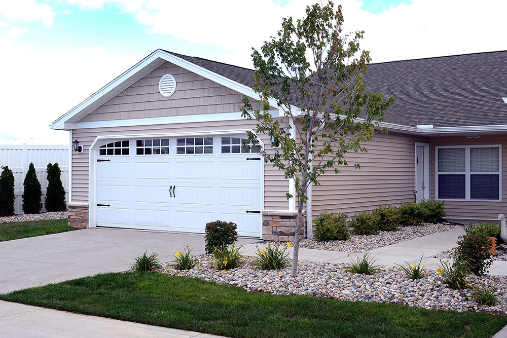 Southgate MI Apartment Rentals Redwood Southgate Gallery Exterior