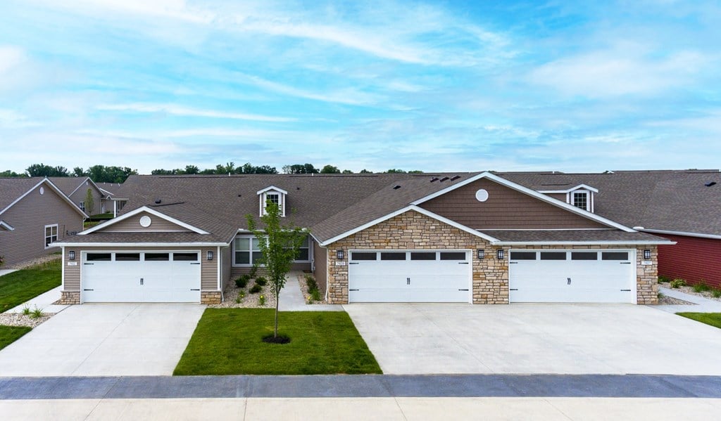 Tipp City OH Apartment Rentals Redwood Tipp City Exterior Garages