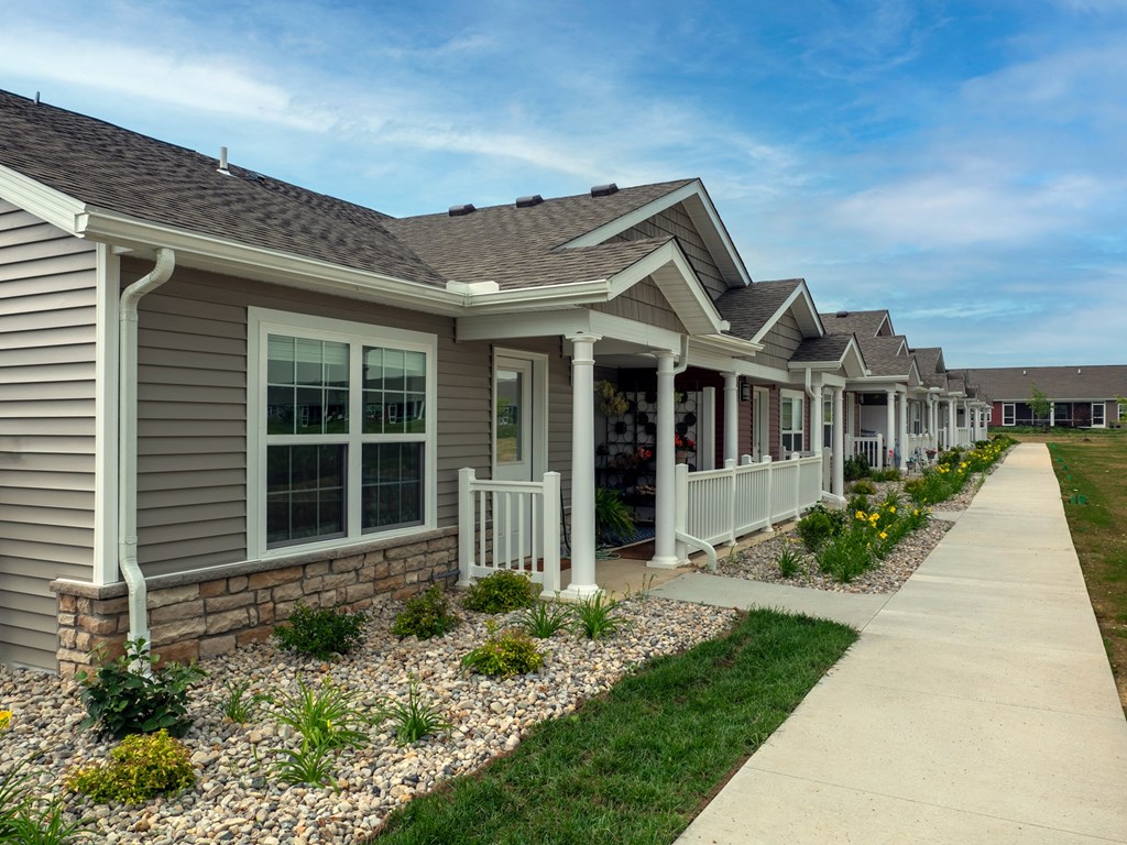 Tipp City OH Apartment Rentals Redwood Tipp City Willowood Exterior
