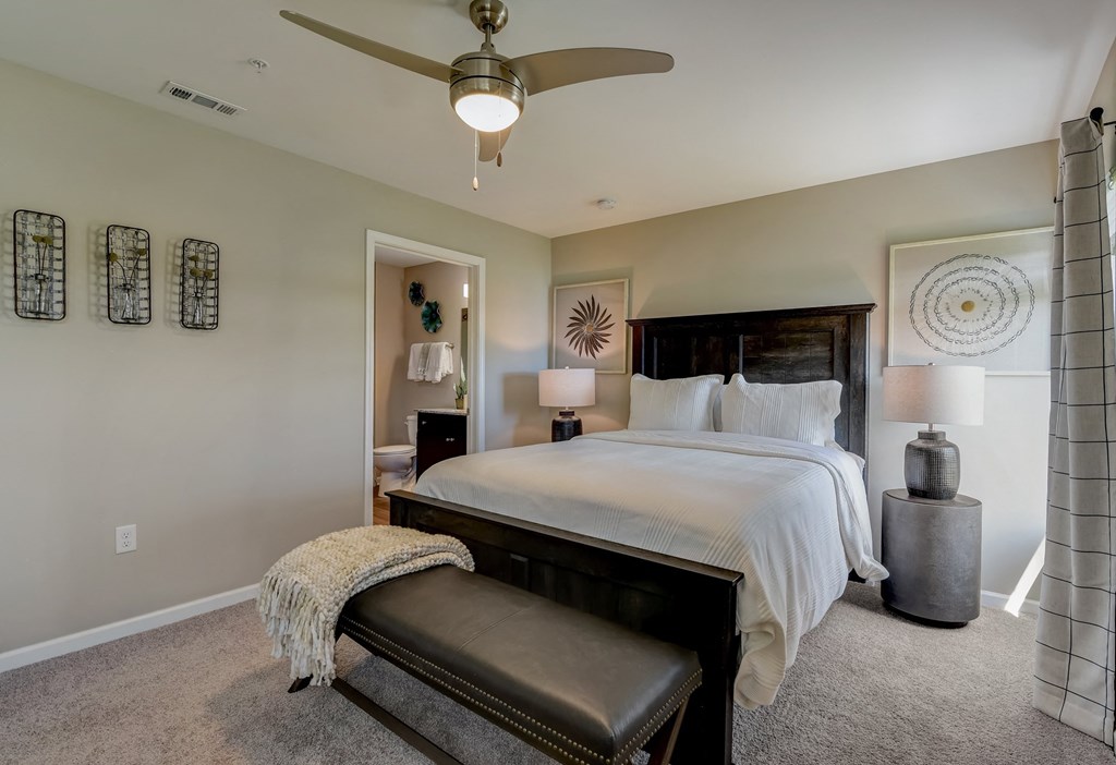 Volo Illinois Apartment Rentals Redwood Living Redwood Volo Main Bedroom