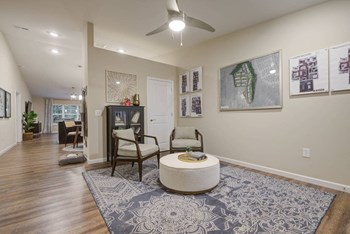 Waukee Iowa Apartment Rentals Redwood Living Redwood Waukee Hickman Road Breezewood Entry - Photo Gallery 7
