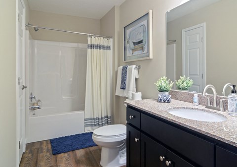 Waukee IA Apartment Rentals Redwood Waukee Douglas Parkway  Bathroom