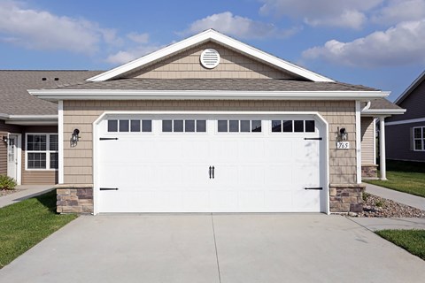 Waukee IA Apartment Rentals Redwood Waukee Douglas Parkway Two Car Garage