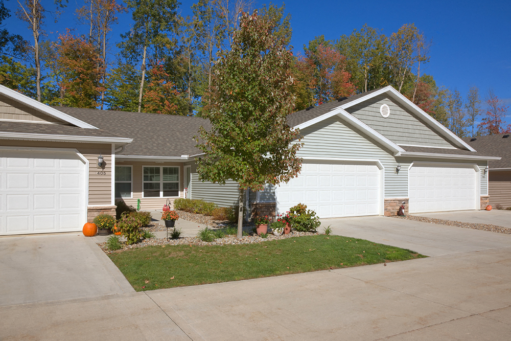 Wolverine Lake Michigan Apartment Rentals Redwood Wolverine Lake Exterior Front