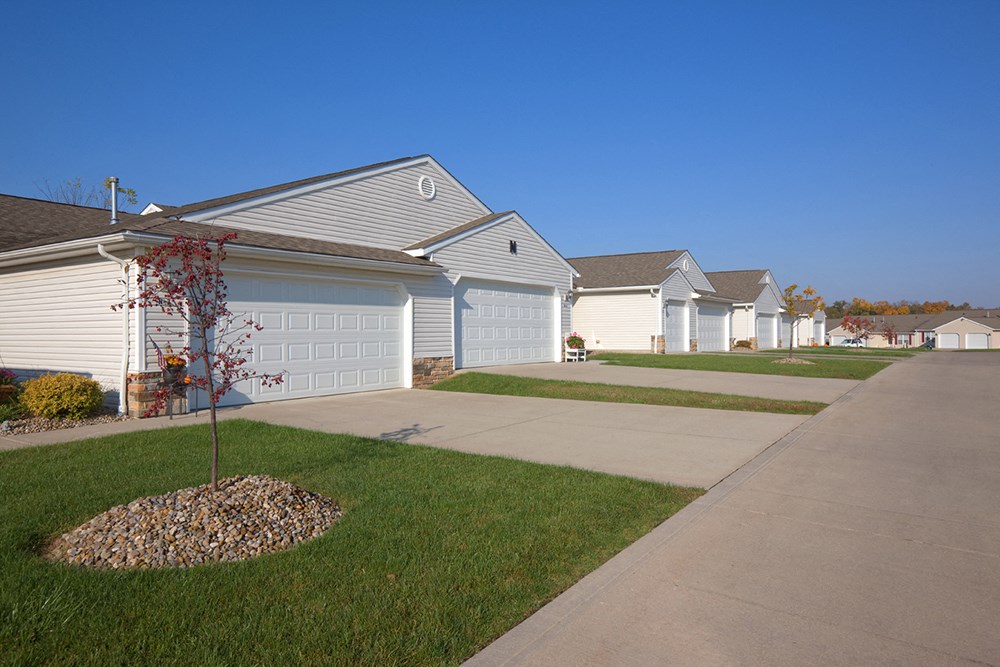 Wooster OH Apartment Rentals RedwoodWooster Melrose Drive Two Car Garage