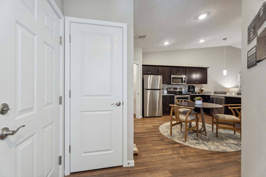 Merrillville Indiana Apartment Rentals Redwood Living Redwood Merrillville Private Entrance