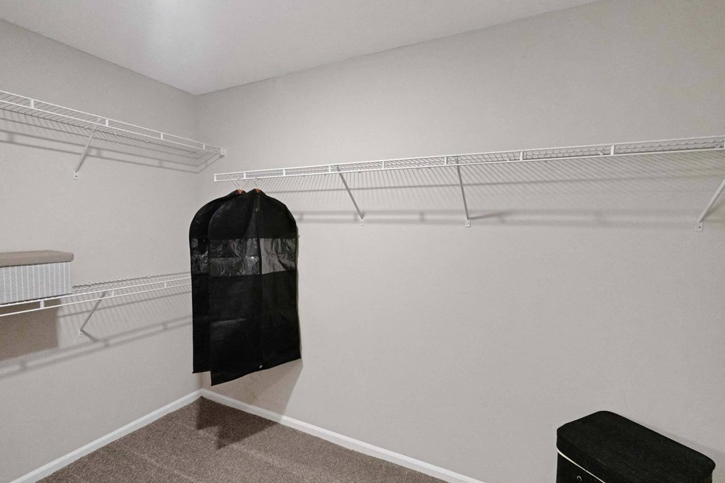 Merrillville Indiana Apartment Rentals Redwood Living Redwood Merrillville Walk In Closet