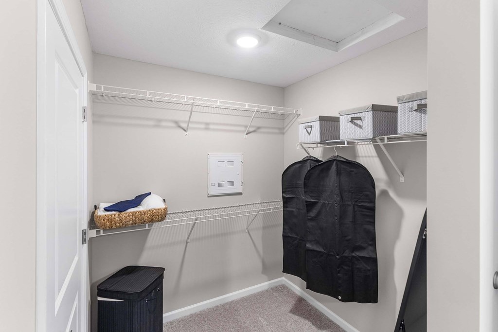 Fox River Grove Illinois Apartment Rentals Redwood Living Redwood Fox River Grove Walk In Closet