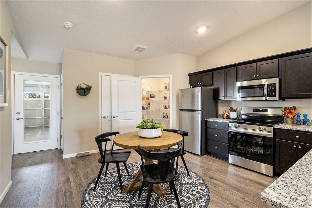 Powell Ohio Apartment Rentals Redwood Living Redwood Powell Forestwood Kitchen