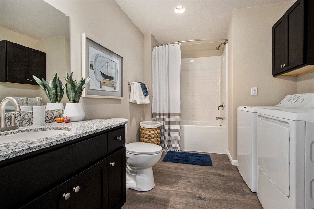 Powell Ohio Apartment Rentals Redwood Living Redwood Powell Second Bathroom