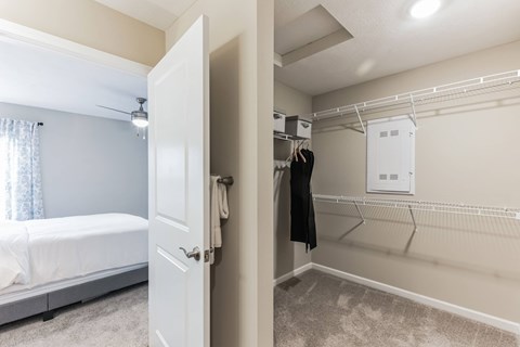 Miami Township Ohio Apartment Rentals Redwood Living Redwood Miami Township SR 28 Walk In Closet