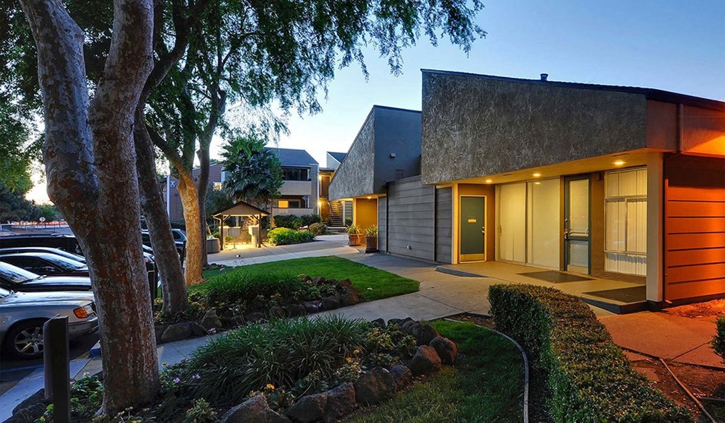 Bidwell Park Fremont community exterior and grounds with lush landscaping