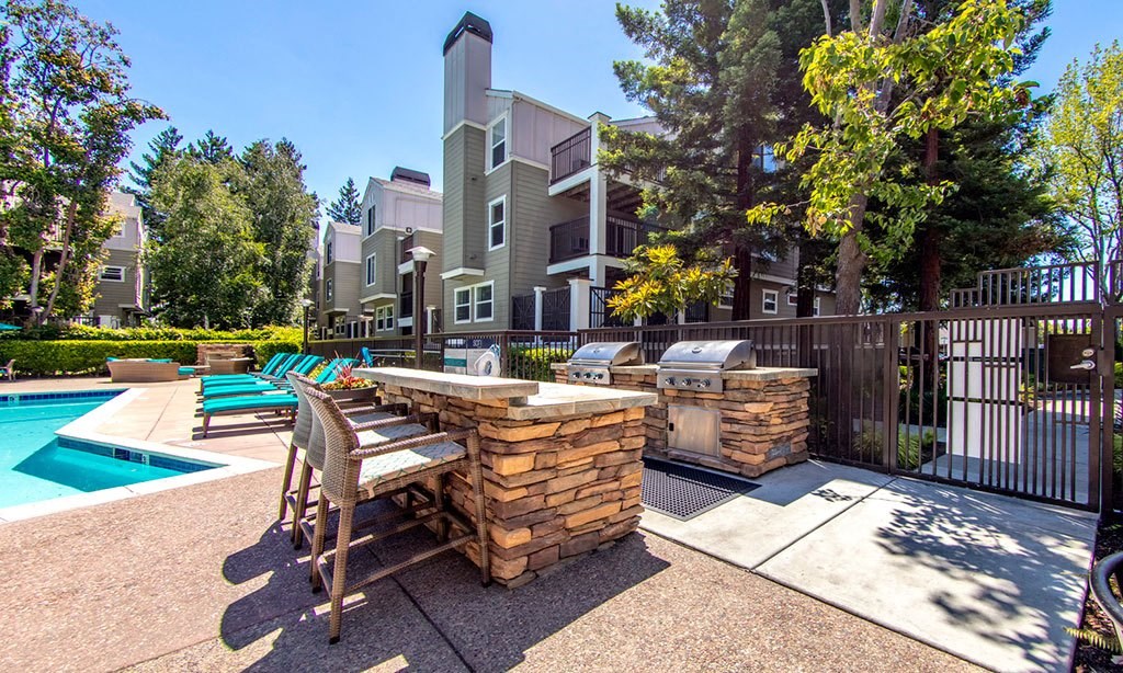 our apartments have a pool and a patio with a table and chairs