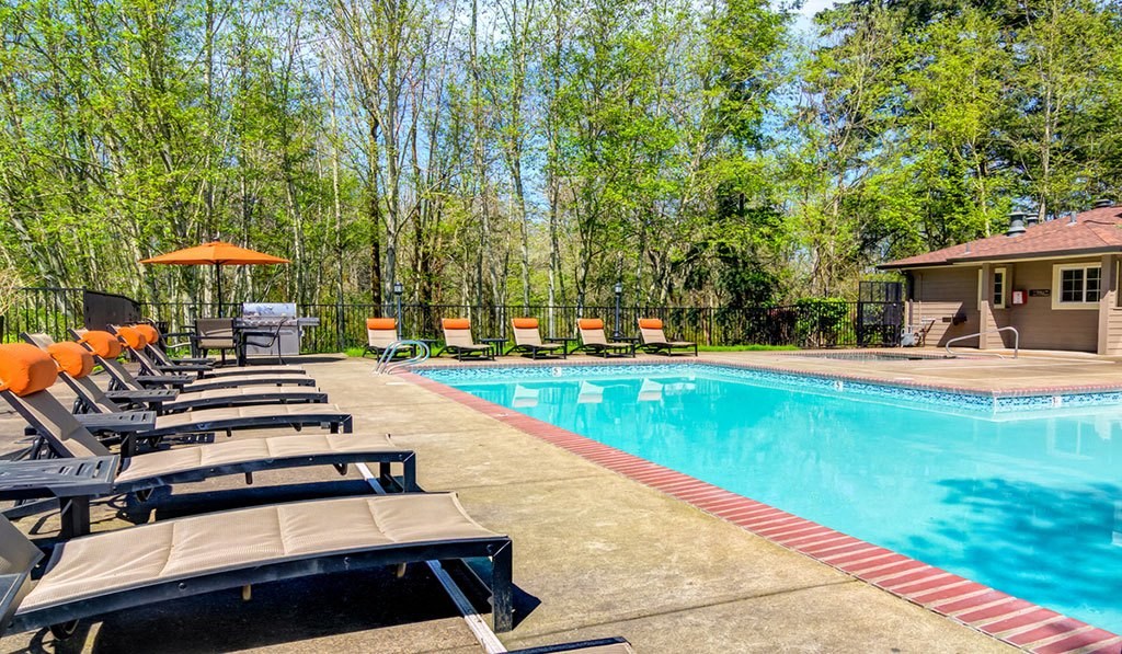 the swimming pool at the resort at governors residence