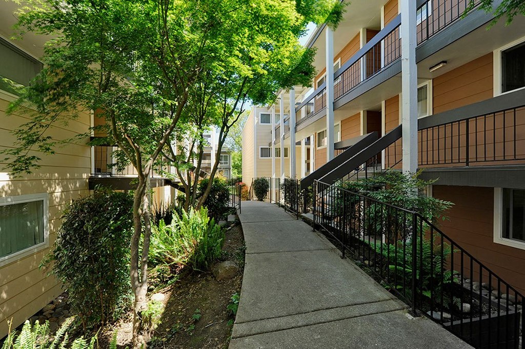 Bidwell Park Fremont community exterior and grounds with lush landscaping