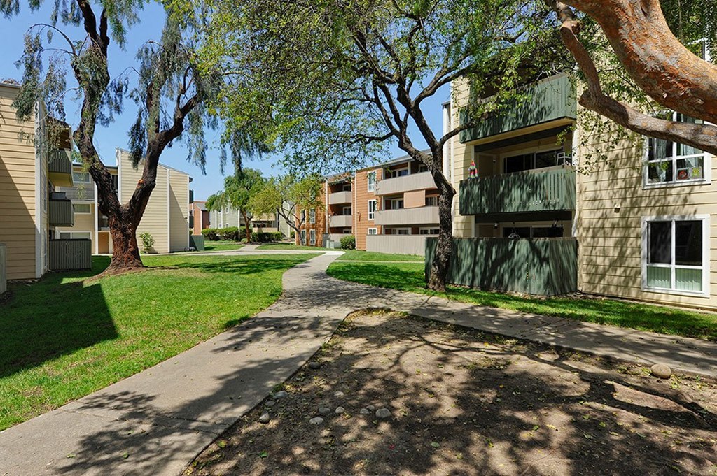 Bidwell Park Fremont community exterior and grounds with lush landscaping