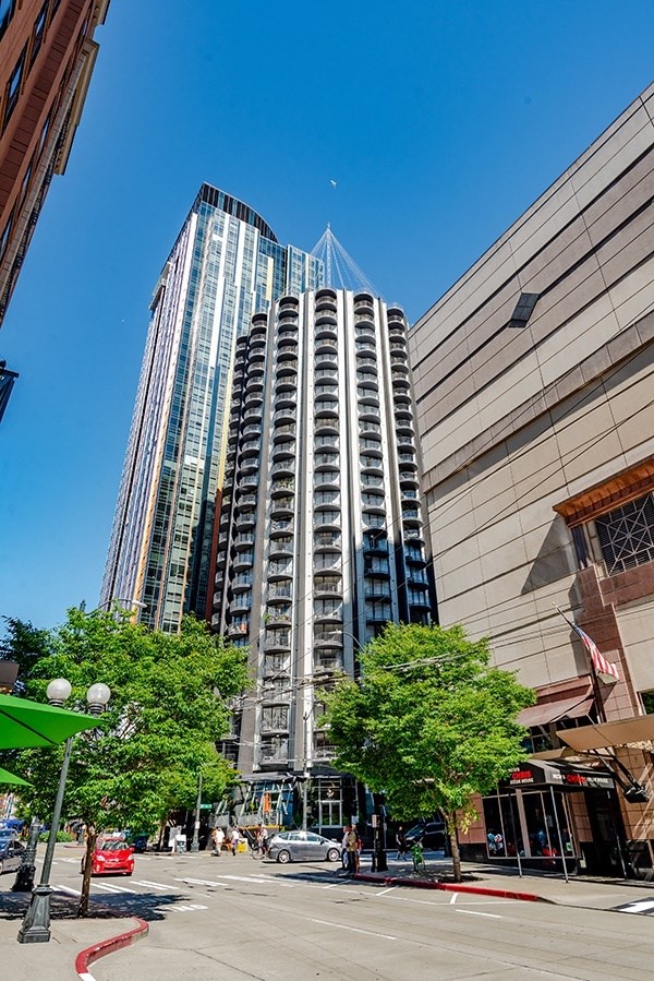 a view of a tall building on a city street