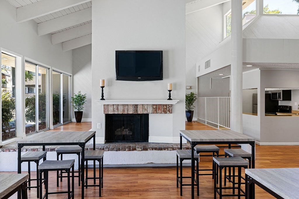 Bidwell Park Fremont resident clubhouse and lounge space