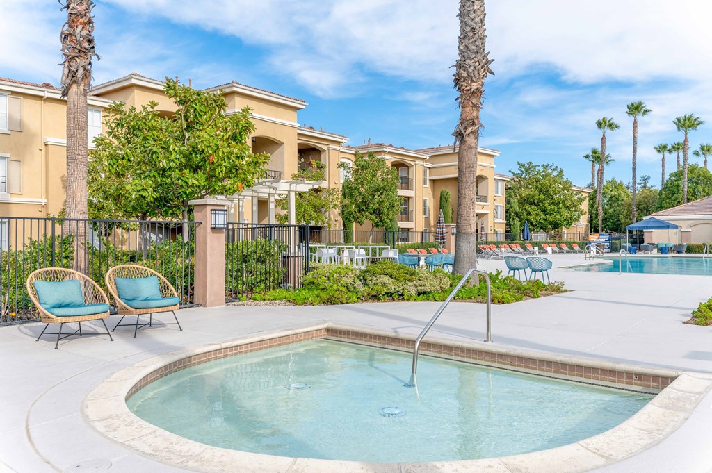 Avery Moorpark jacuzzi