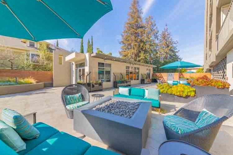 Mia Palo Alto outdoor seating area