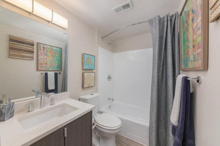 MIa Palo Alto bathroom