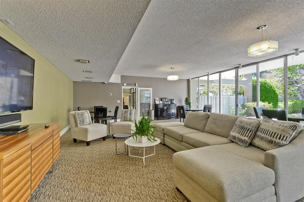 The Marc Palo Alto resident lounge