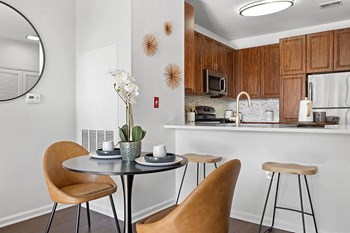 1301 Wall St W Studio-2 Beds Apartment for Rent - Photo Gallery 4