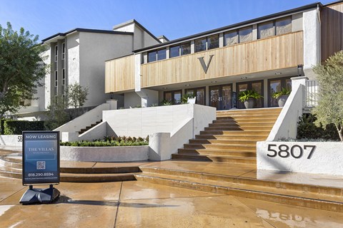 the building in which the hotel is located