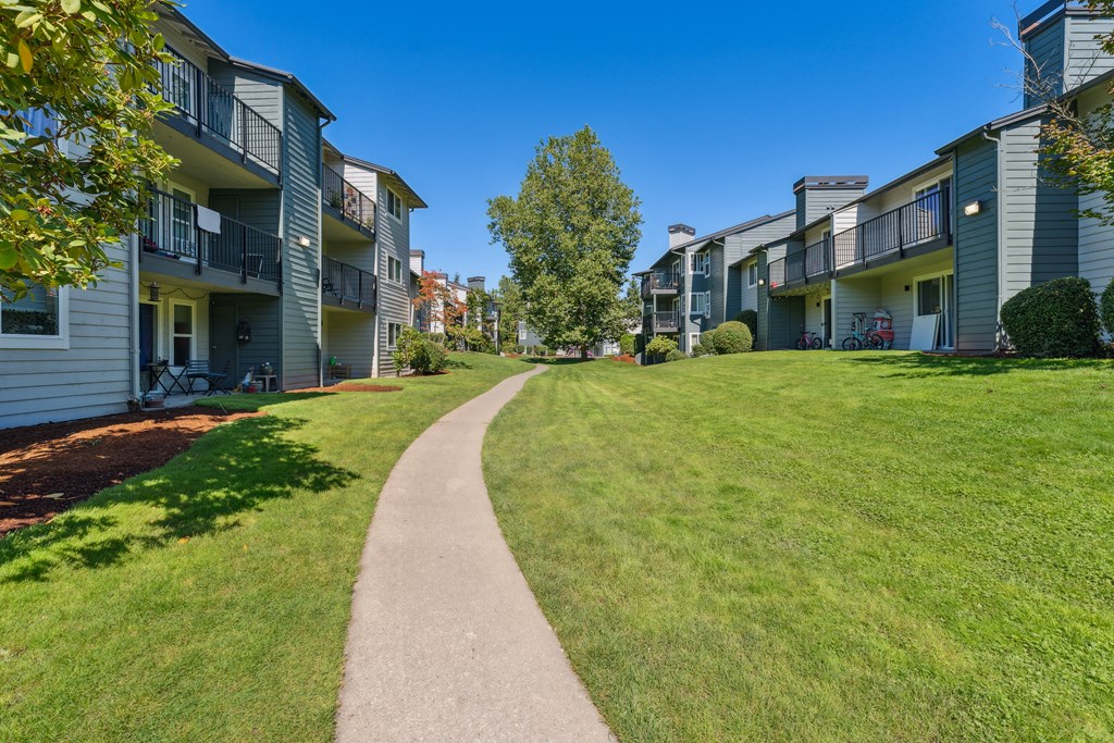 the preserve at ballantyne commons walkway between apartment buildings