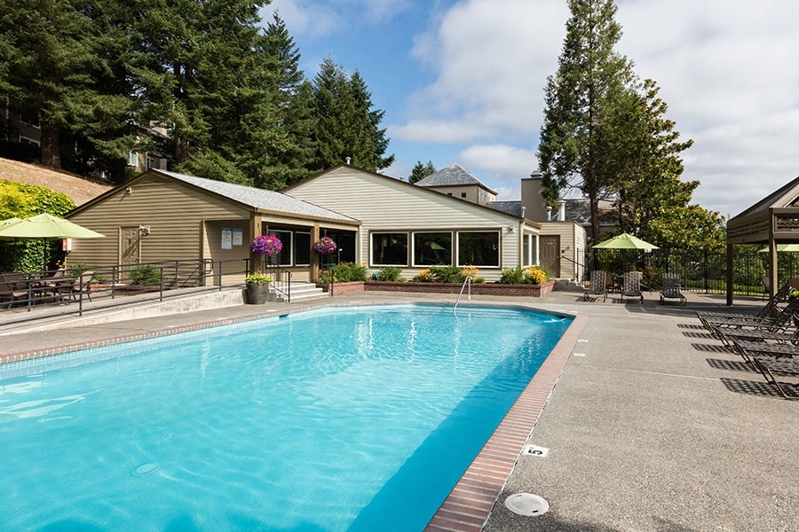 Skyline at Murrayhill pool