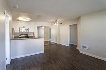 13656 Hilleary Place 1-2 Beds Apartment for Rent - Photo Gallery 3