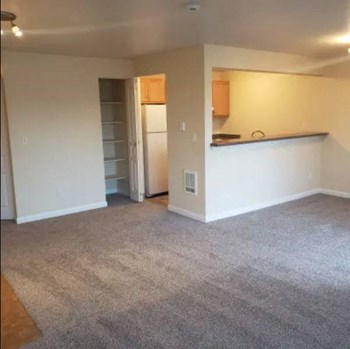 Living room and Kitchen - Photo Gallery 4