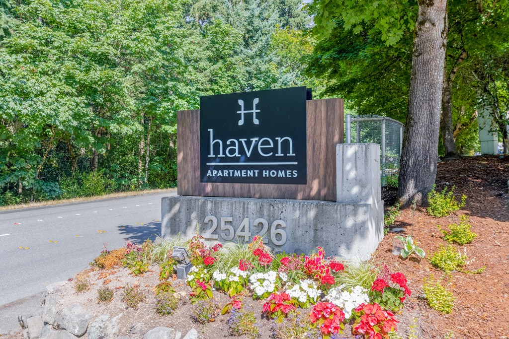 the sign at the entrance to haven apartments