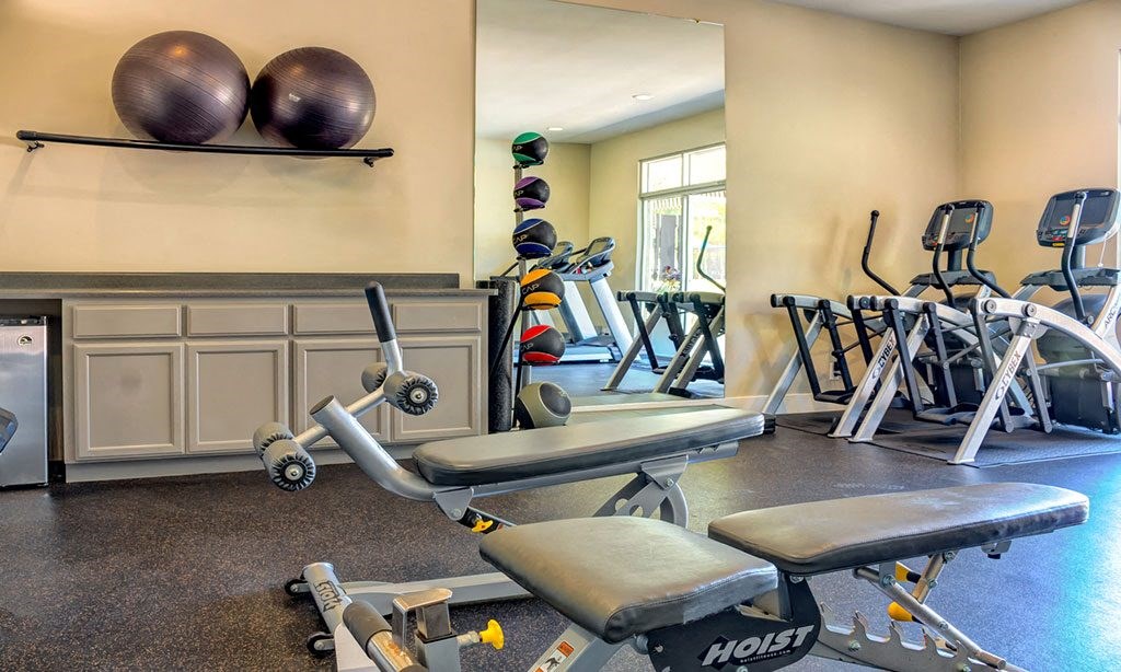 the gym at the monarch luxury apartments
