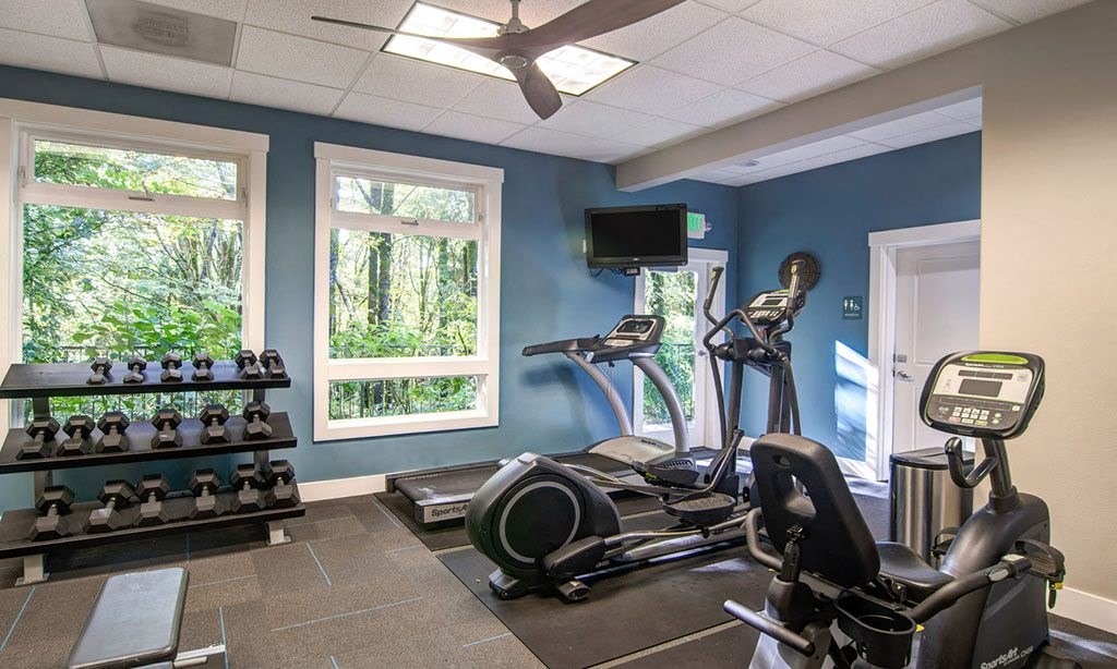 the gym at the retreat at thousand oaks apartments