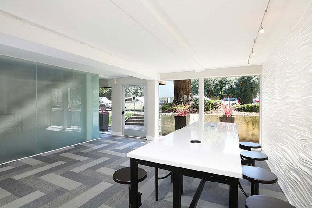 Wi-Fi Hot Spot with desks