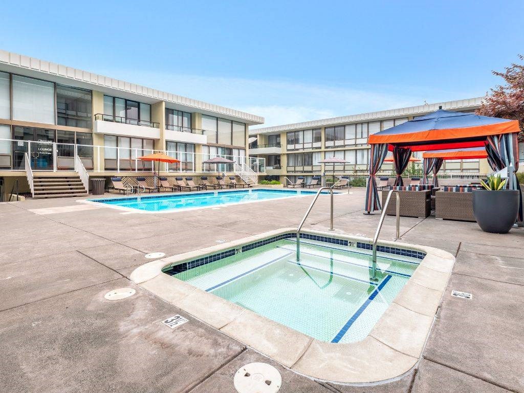 relaxing pool and spa