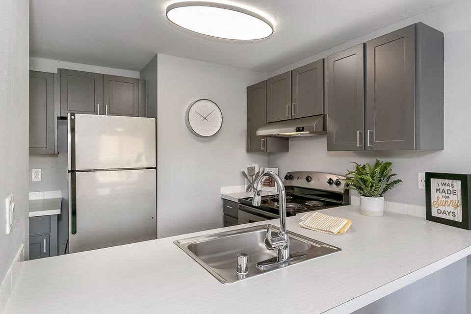 Kitchen  l Sofi Lakeside Apartments For Rent in Everett WA